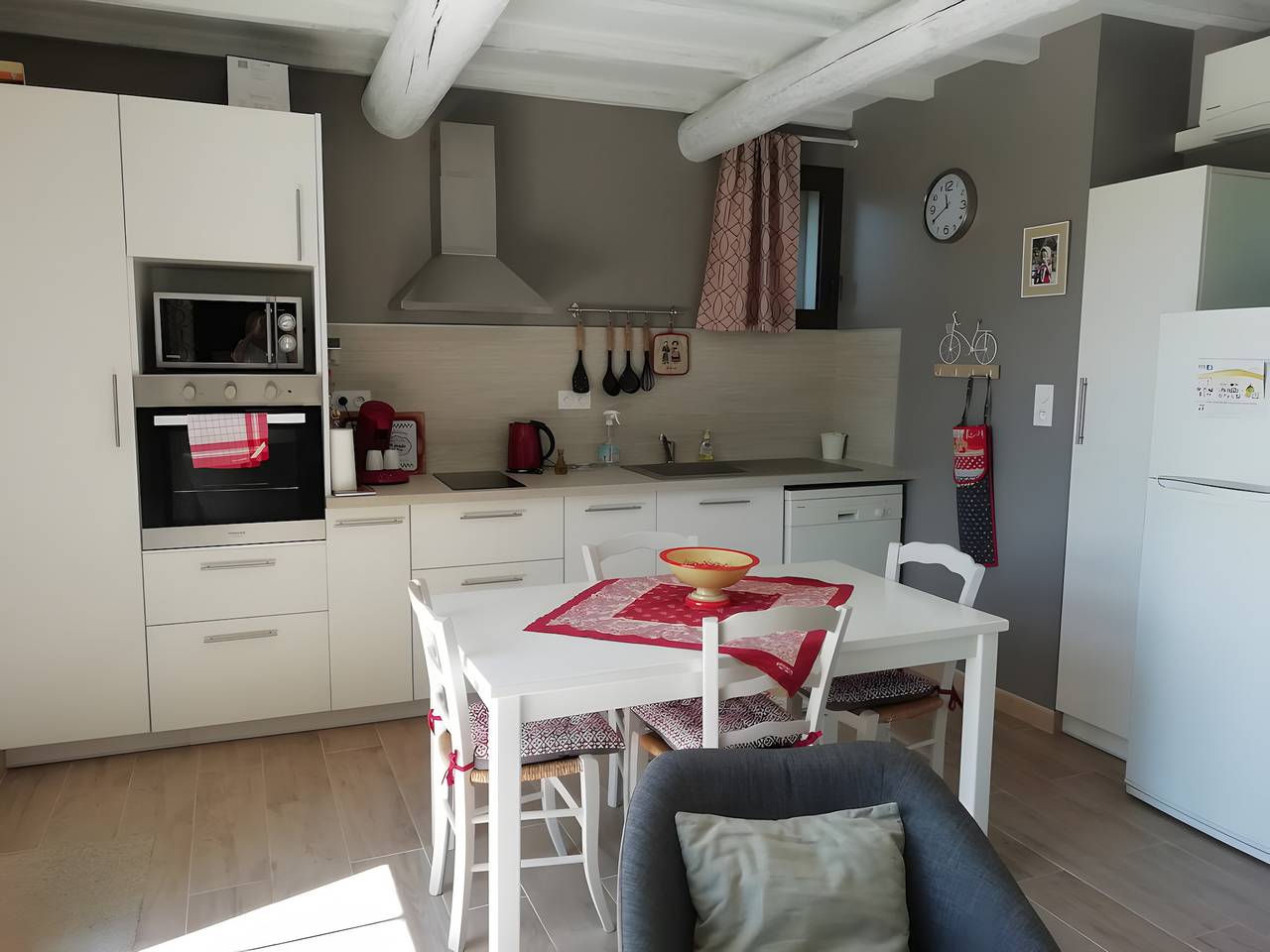 Maison de vacances « Gîte Giulia » avec piscine partagée, Wi-Fi et climatisation in Mouriès, Région d'Arles