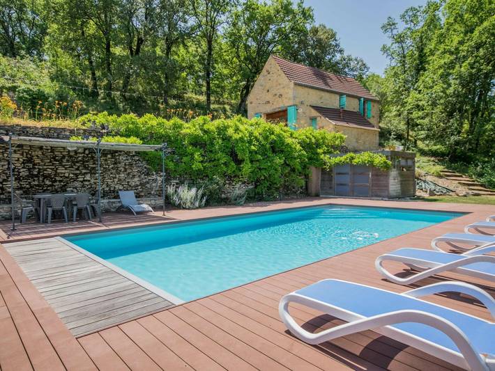 Location de vacances pour 6 personnes, avec Terrasse ainsi que Jardin et Piscine à Lavercantière