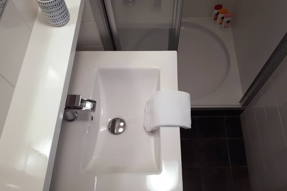 Geheel appartement, Vakantieappartement 2-4 pers. met prachtig wijds uitzicht over het Ijsselmeer in Stavoren, IJsselmeer