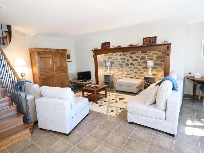 Location de vacances pour 9 personnes, avec jardin à Saint-Bonnet-de-Salers - 2