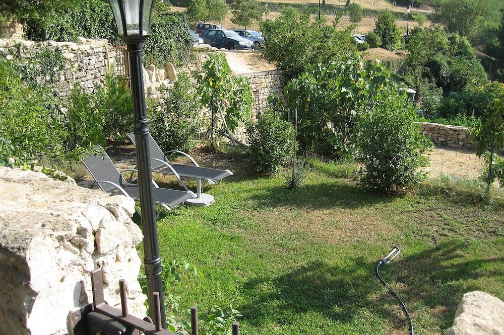 Drie niveaus -2 slaapkamer-2 badkamer-terras in de buitenlucht-volledig gerenoveerd in Saignon, Parc naturel régional du Luberon