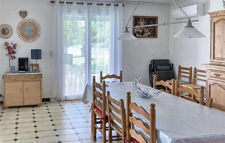 Encantador apartamento cerca de Saint-Trinit in Saint-Trinit, Parque natural regional del Mont Ventoux