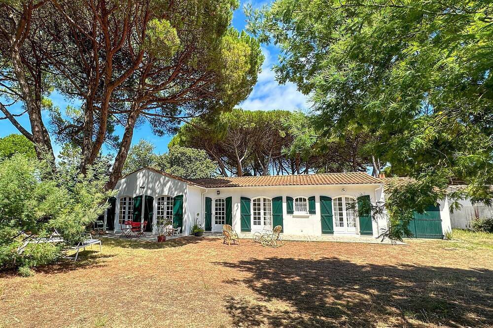 Single storey family villa close to the beach in La Couarde-sur-Mer, Ile de Re