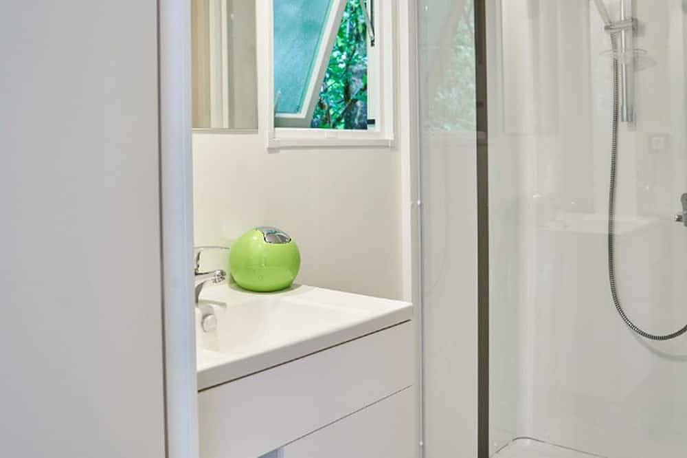 Mobilheim mit Terrasse in Séez, 2 Schlafzimmer in Séez, Albertville und Umgebung