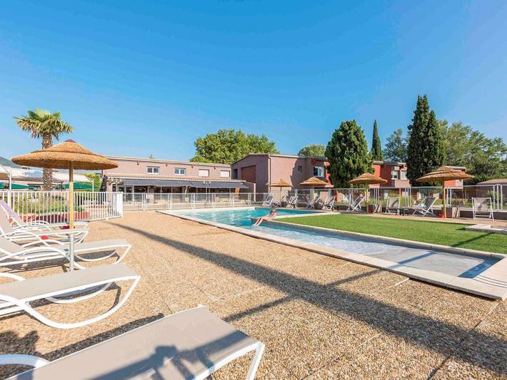 Hôtel pour 3 personnes, avec jardin ainsi que piscine et vue à Les Tourrettes - 3