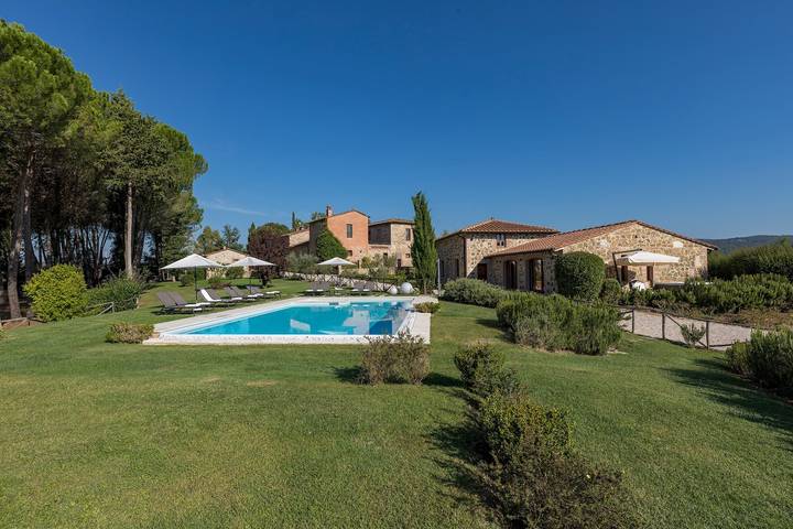 Casa vacanza per 20 persone, con idromassaggio e giardino, con animali domestici in Asciano