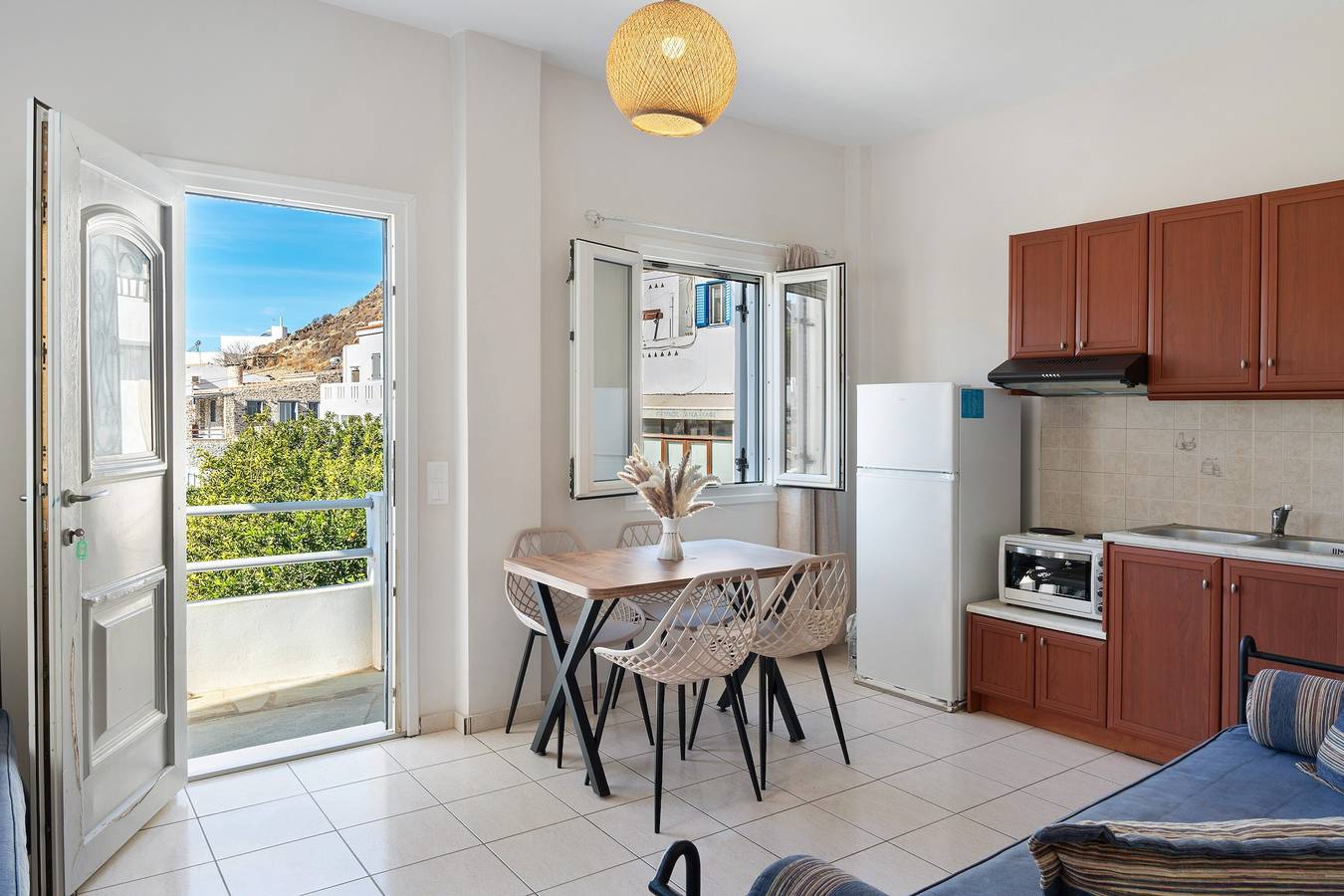 Appartement entier, Appartement 'Driopida 5 Irida' avec terrasse privée, balcon et climatisation in Kythnos
