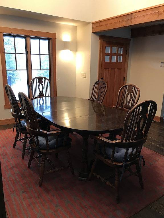 Abgeschiedener Bergsee und Skiurlaub im Schnee. in Anaconda-Deer Lodge County, Discovery Ski Area