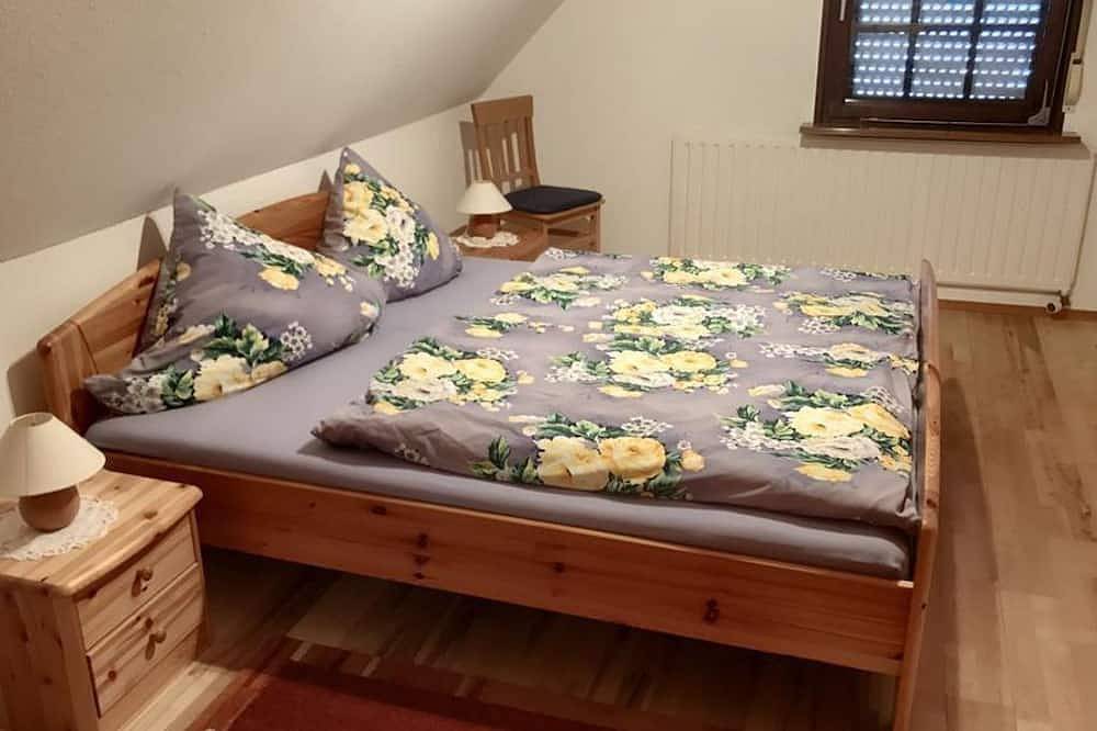 Ganze Wohnung, Haus Doris (Blick zur Burg) - Appartement/Fewo, Dusche, Wc, Balkon in Erlenbach bei Dahn, Landkreis Südwestpfalz