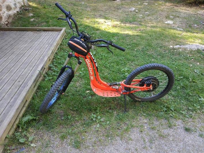 Location de vacances pour 6 personnes, avec jardin à Chalmazel - 4