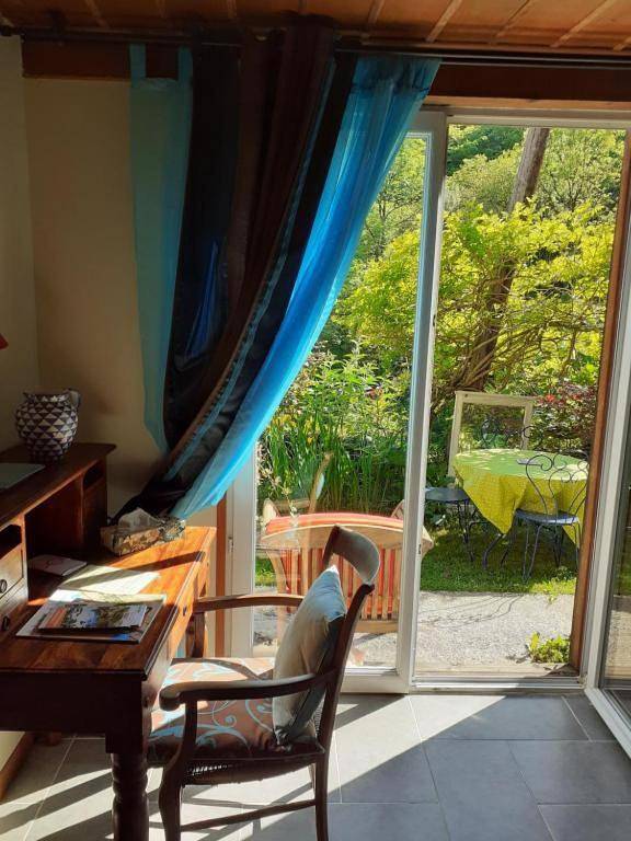 Location de vacances pour 2 personnes, avec vue et jardin à Sengouagnet - 2