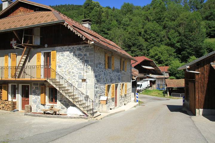 Gîte pour 3 personnes, avec balcon à Nancy-sur-Cluses