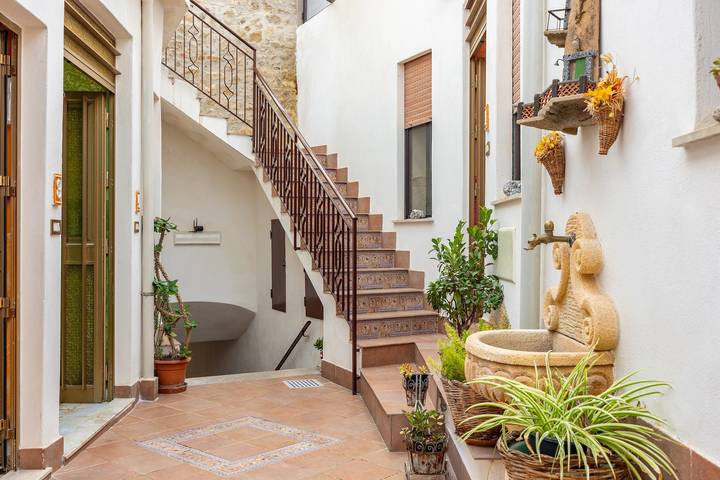 Room 'Appartamento 3 - Stanza 31' with Shared Terrace, Wi-Fi and Air Conditioning in Ficarra, Monti Nebrodi