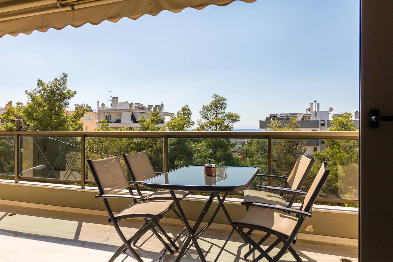 Entire apartment, Amazing 2 bdrm Sea View Holiday Apt in Athens, South section of Athens