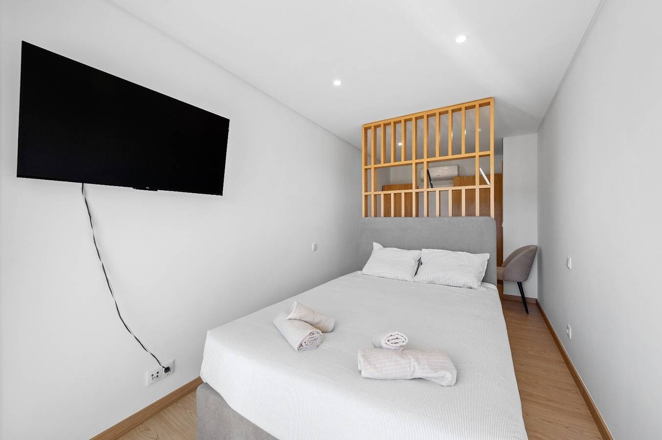 Ganze Wohnung, Bed & Breakfast 'Piso Lua' mit Bergblick und beheiztem Pool in Serra do Marão, Vila Real