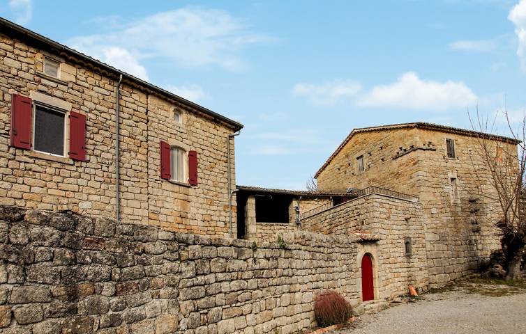 Location de vacances pour 12 personnes, avec terrasse et jardin, animaux acceptés à Lablachère - 2