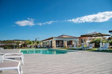 Ferienanlage für 4 Personen, mit Garten und Ausblick sowie Pool auf Sardinien