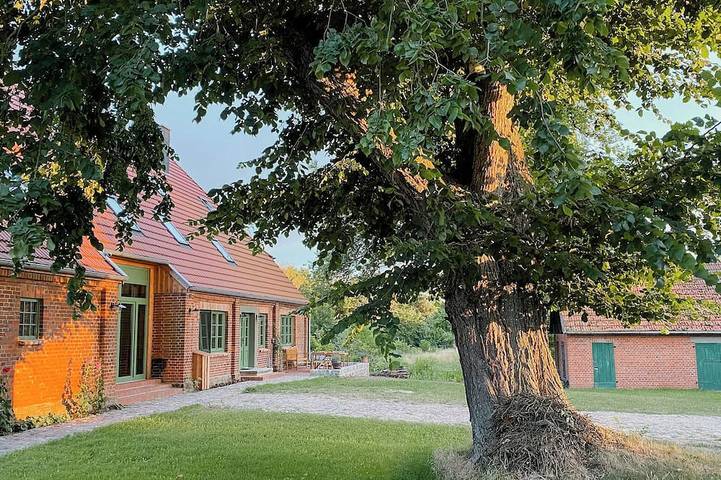Ferienwohnung für 6 Personen, mit Garten und Pool in Vellahn