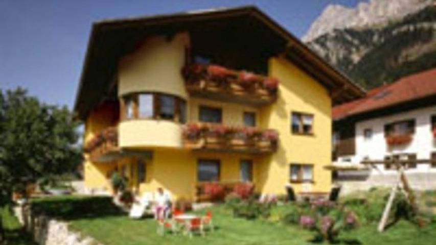 Ferienwohnung für 4 Personen, mit Balkon und Garten in Nesselwängle - 2