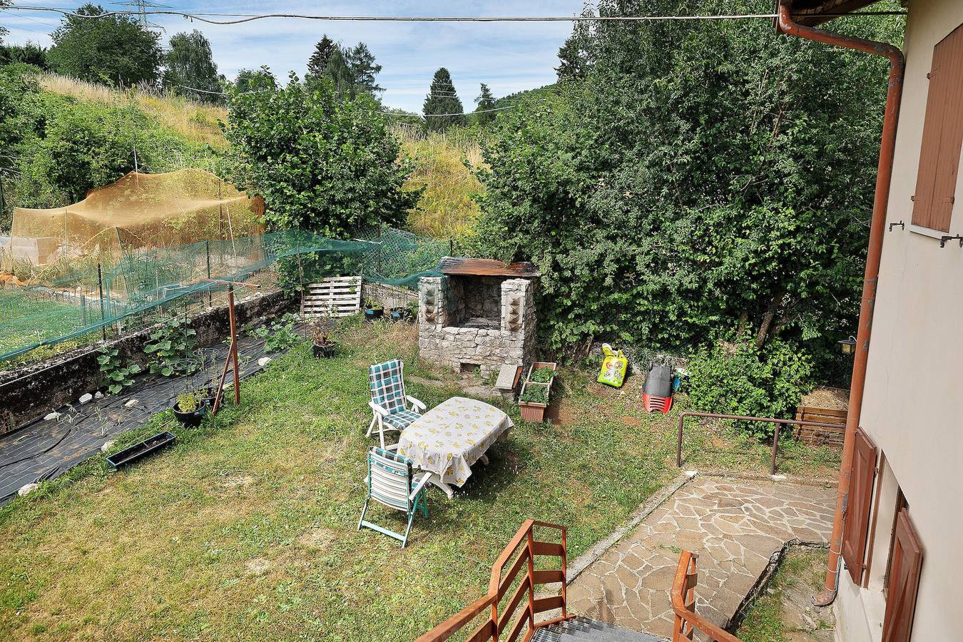 Ganze Wohnung, Apartment „Limone“ mit Bergblick, Gemeinschaftsgarten und Wlan in Brenzone, Gardasee-Berge
