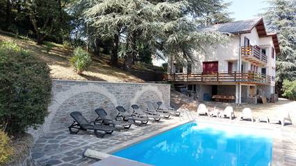 Cottage pour 14 personnes, avec piscine ainsi que balcon et jardin à Génolhac