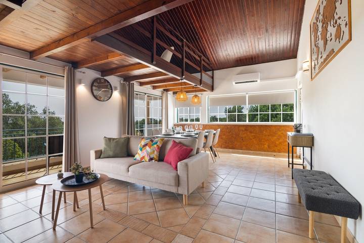 Casa de Férias 'Espelho Campina' com Terraço Privado, Wi-Fi e Ar Condicionado in Boliqueime, Distrito de Faro