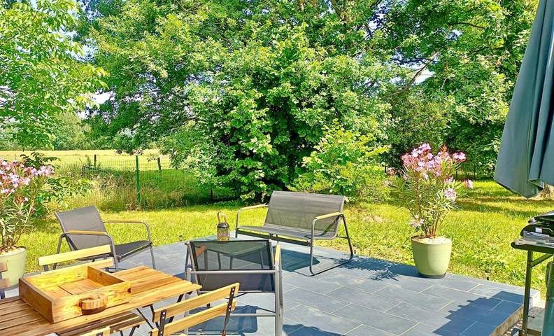 Location de vacances pour 6 personnes, avec Terrasse ainsi que Jardin et Vue à Nestier