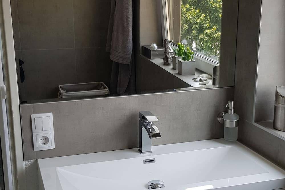 Entire apartment, Modern apartment with full equipment / Wifi in Homberg/Ruhrort/Baerl, Duisburg