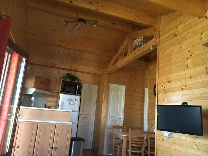 Camping pour 6 personnes, avec vue et piscine ainsi que jardin et terrasse dans le Gers - 4