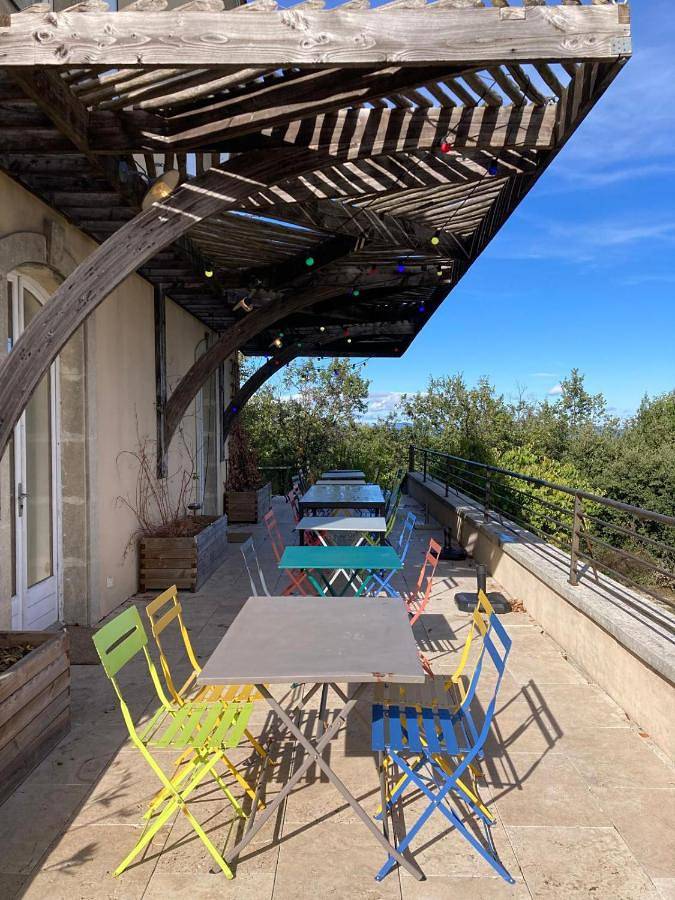 Maison de vacances pour 37 personnes, avec Balcon et Terrasse ainsi que Jardin et Piscine