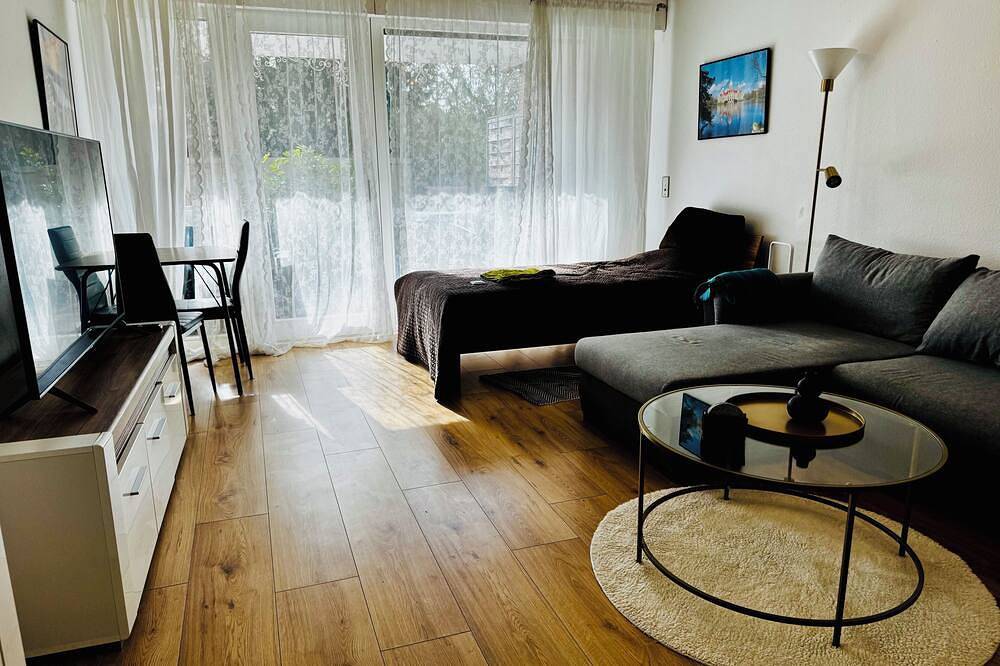 Ganze Wohnung, Sonne & Ruhe – Möbliertes Apartment mit Terrasse | Wohnen auf Zeit in Hannover in Vahrenwald-List, Hannover