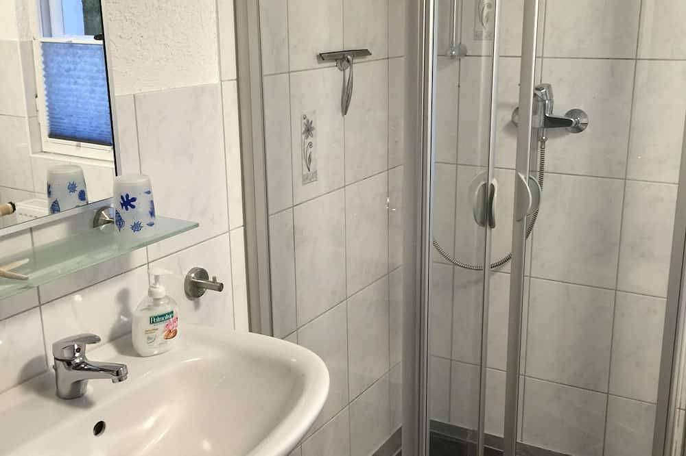 Komplettes Erdgeschoß vom Zweifamilienhaus im jüngsten Rügenseebad, in Altefähr in Altefähr, Rügen