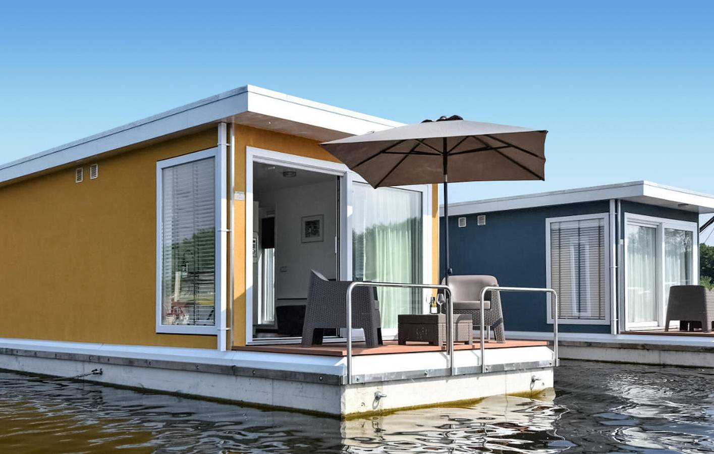 House Boat for 3 people with terrace in Maastricht, Limburg (Netherlands)