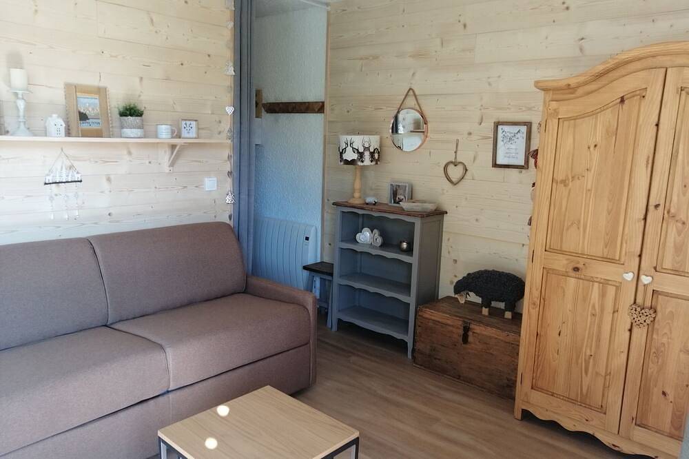 Appartement entier, Charmant Studio Pra Loup 1500 avec grand balcon au soleil. Fibre Wifi. in Pra-Loup (station de ski), Pra-Loup