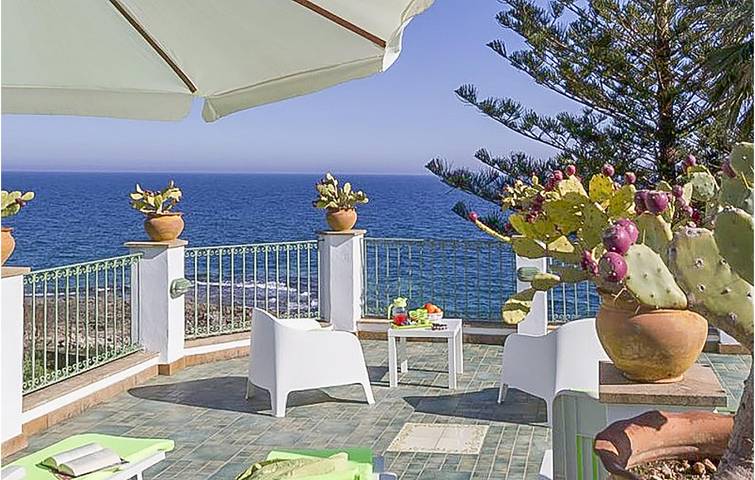 Apartamento con vistas al mar, aire acondicionado y cocina americana in Cassibile, Siracusa