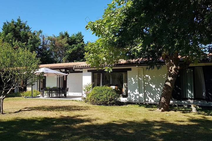 Ferienhaus für 8 Personen, mit Terrasse und Garten in Gaillan-en-Médoc