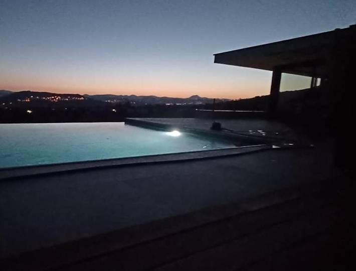 Maison d’hôte pour 2 personnes, avec Balcon et Terrasse ainsi que Jardin et Piscine