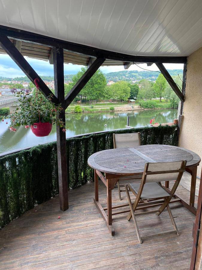 Appartement entier, La casa du port, Chambres, suite privée, appartement avec vue sur la rivière in Capdenac, Lot