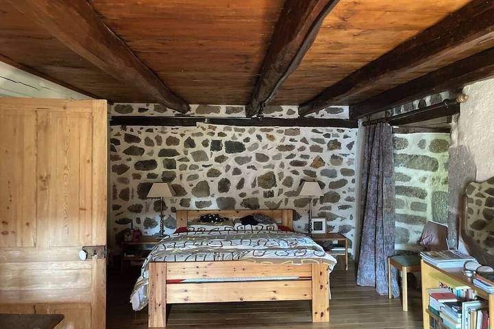 Location de vacances pour 10 personnes dans Saint-Hippolyte (Cantal) - 2