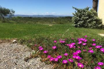 Location de vacances pour 4 personnes, avec jardin ainsi que piscine et terrasse à Montagnac