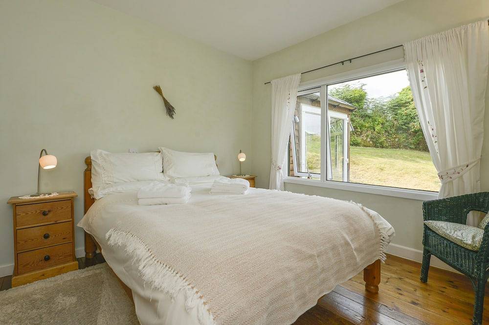 Kestorway, pet friendly, country holiday cottage in Chagford in Chagford, Dartmoor