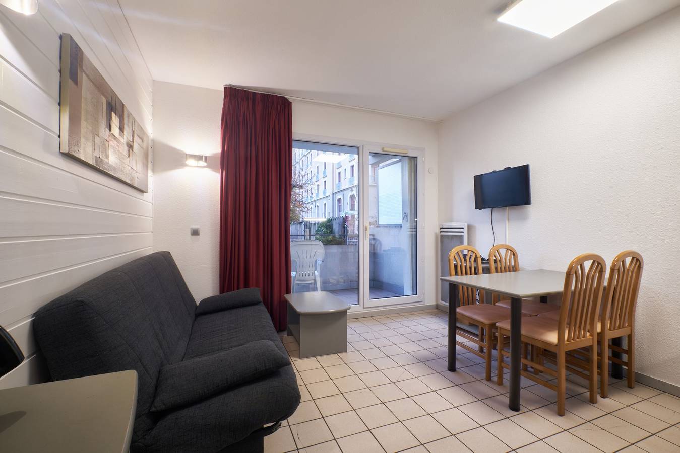 Ganze Wohnung, Ferienwohnung 'Bulle Enchantée Lac Et Montagne' mit Gemeinschaftspool, Balkon und Wlan in Allevard, Isère