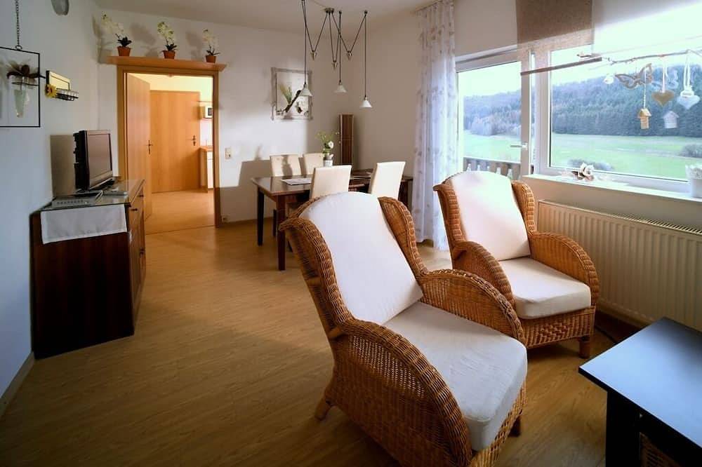 Ganze Wohnung, Moderne 3-Sterne-Ferienwohnung mit romantischem Flair, in Strand- und Seenähe in Bischoffen, Naturpark Lahn-Dill-Bergland