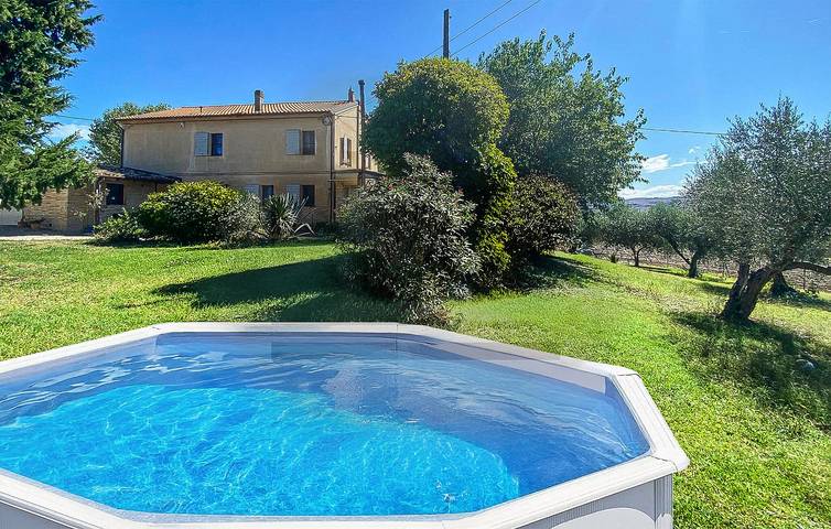 Casa vacanza per 9 persone con terrazza in Mombaroccio, Valle del Metauro
