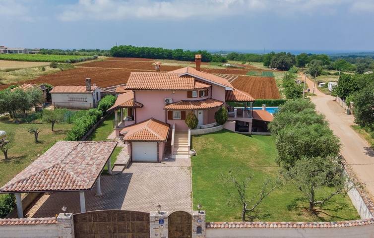 Ferienhaus für 12 Personen, mit Balkon/Terrasse und Pool in Nova Vas - 2
