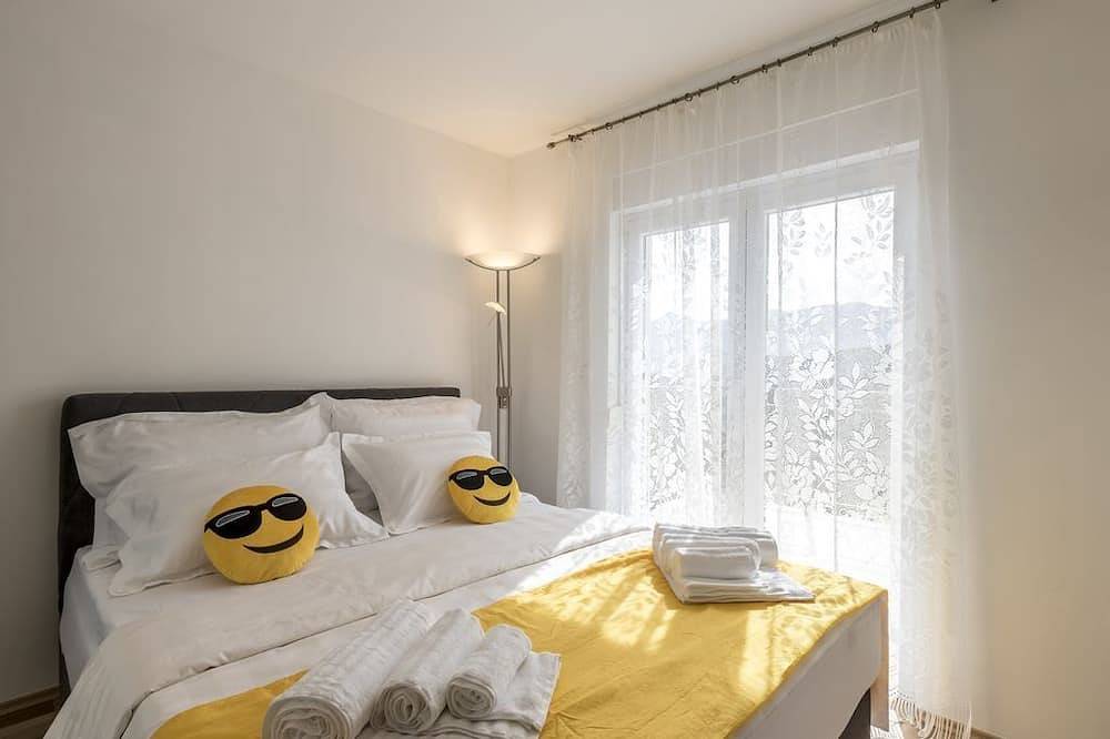 Villa Podrugovi Dvori vith pool. in Koprivno, Dalmatinisches Zagora