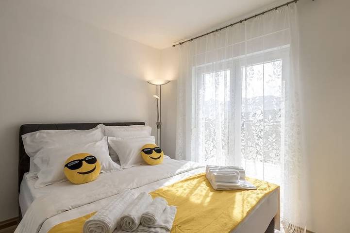 Villa Podrugovi Dvori vith pool. in Koprivno, Dalmatinisches Zagora