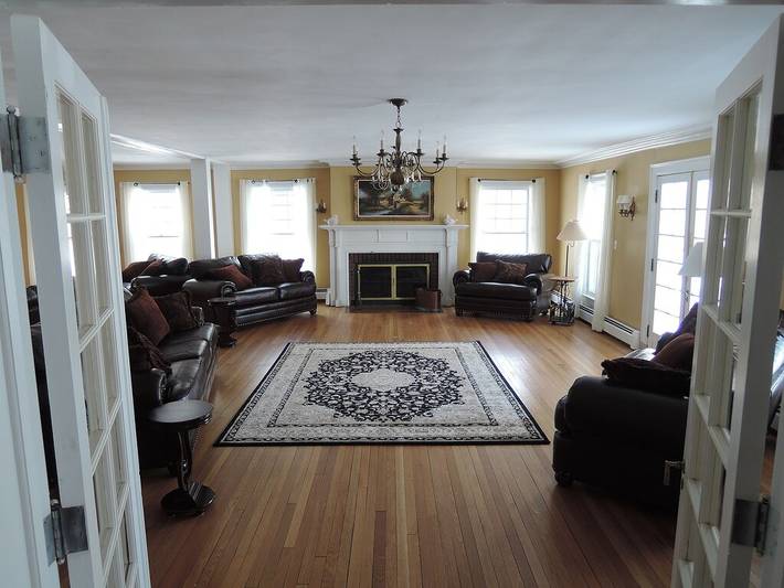 Vacation rental for 25 people, with terrace and yard in Chautauqua Lake