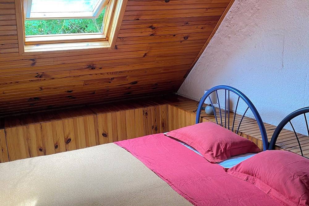 Entire apartment, Enjoyable 2-bedroom apartment in Benais in Benais, Loire Valley