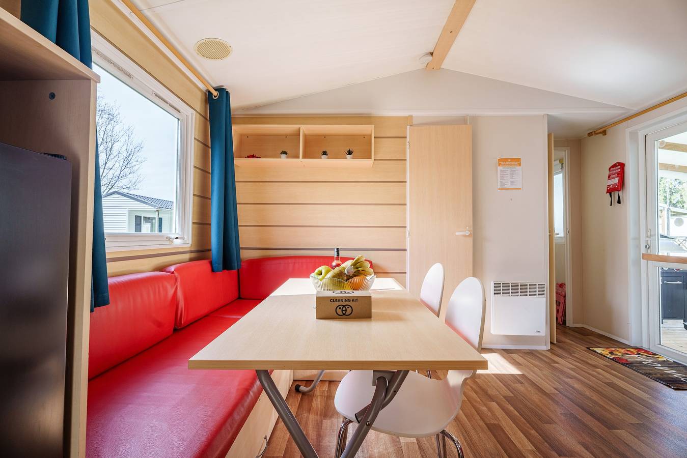 Caravane « Nina’s Mobilhome Am Europa Park » avec piscines et terrasse privée in Boofzheim, Région de Sélestat-Erstein